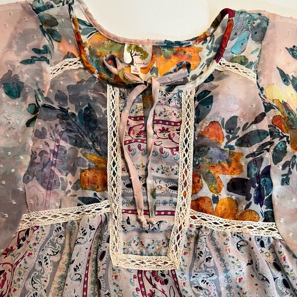 Fig and Flower Top Size S Sheer Flutter Sleeve Semi Sheer Lace - Picture 4 of 10